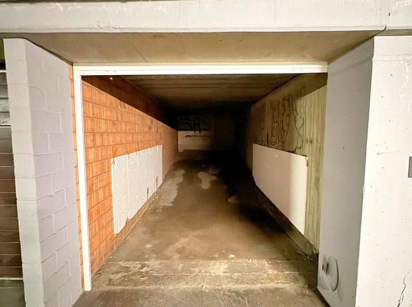 Garage à louer à la place Van Bunnen, facilement accescible. &lt;br /&gt;
Dimensions:&lt;br /&gt;
hauteur: 2,00m&lt;br /&gt;
largeur: 2,16m&lt;br /&gt;
profondeur: 7,19m&lt;br /