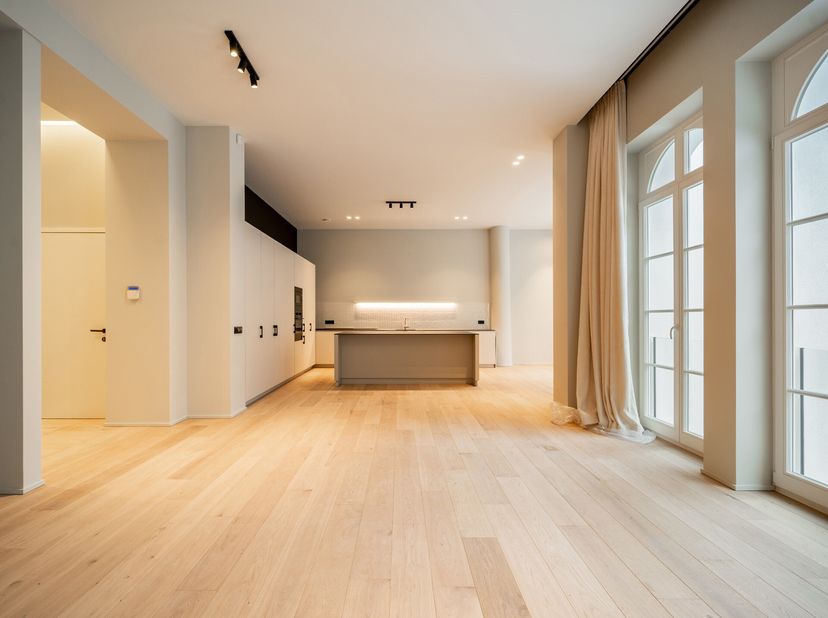 Idéalement situé entre l&#039;avenue Louise et la Place Flagey, à proximité des commerces et des transports, appartement rez-de-chaussée neuf d&#039;une superfi