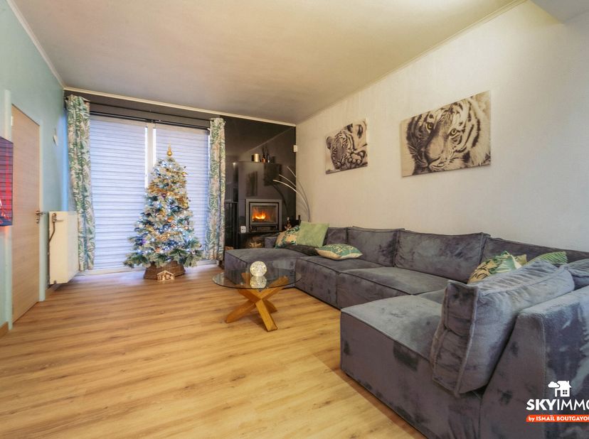 L&#039;agence  SKYIMMO vous propose cette charmante maison situé à ANS , dune superficie habitable de 133m2&lt;br /&gt;
Le bien se compose comme suit :&lt;br /&gt;
RDC