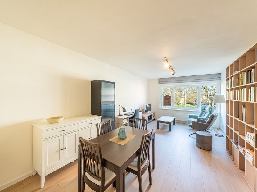 1 slaapkamer appartement te koop gelegen langs de Derbylaan te Oostende, op wandelafstand van winkels en openbaar vervoer. &lt;br /&gt;
Indeling: &lt;br /&gt;
- i