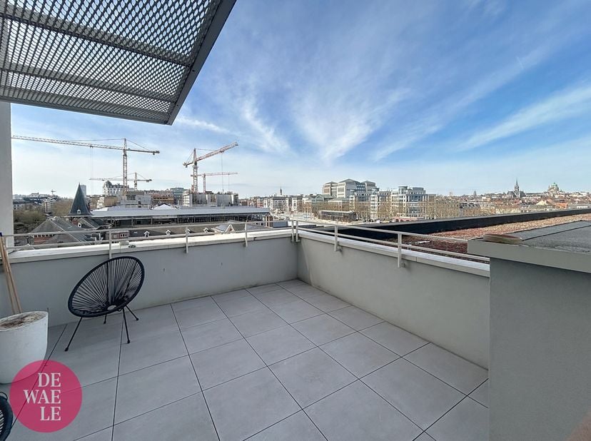 Tour &amp; Taxis  Prachtig appartement met drie ruime terrassen en adembenemend uitzicht &lt;br /&gt;
Dit schitterende appartement bevindt zich op de 6de verdie