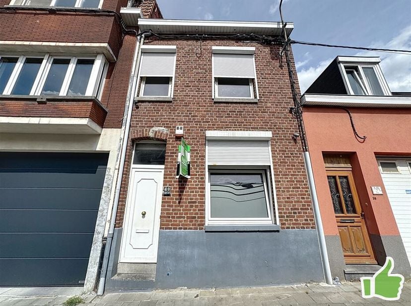 Maison 4 chambres sans TRAVAUX à Mouscron. &lt;br /&gt;
Habitation SAINE et AUCUN FRAIS A PREVOIR. &lt;br /&gt;
Maison sécurisée avec ALARME et système de VIDEO S