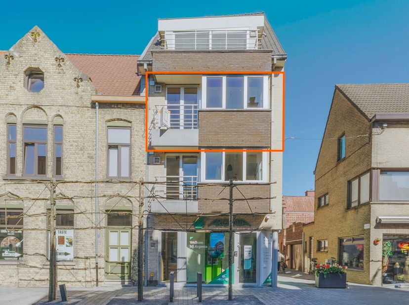 Welkom in dit instapklare appartement, gelegen in het centrum van Diksmuide! Dit appartement biedt de perfecte combinatie van comfort, praktische inde