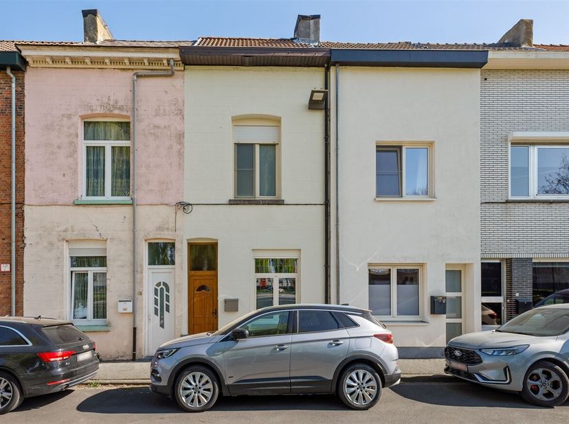 Deze charmante woning biedt het beste van twee werelden: een rustige, comfortabele woonomgeving en een uitstekende bereikbaarheid. Dankzij de nabijhei