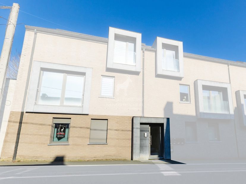 Référence Agence : V7170-408&lt;br /&gt;
*** VISITE VIRTUELLE : https://envisite.net/vtour/fr/rvmcsx ***&lt;br /&gt;
Découvrez ce magnifique appartement au rez-de