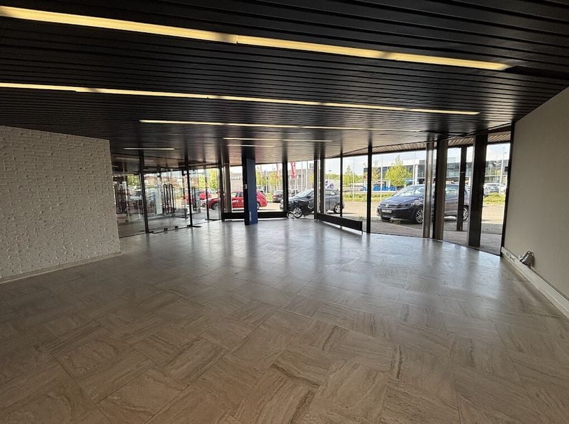Propriété commerciale d&#039;environ 120 m² à louer à Harelbeke.&lt;br /&gt;
Les avantages de cette propriété commerciale:&lt;br /&gt;
- Surface: 120 m², idéale pour d