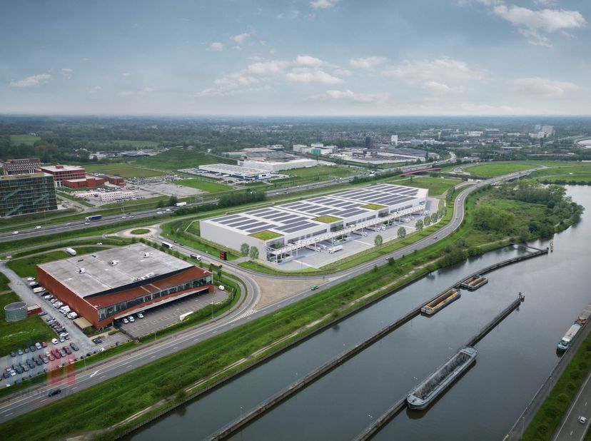 Bâtiment industriel logistique comprenant 23 273 m² d&#039;espace de stockage combiné à 620 m² d&#039;espace de bureau et possibilité de louer une mezzanine sur