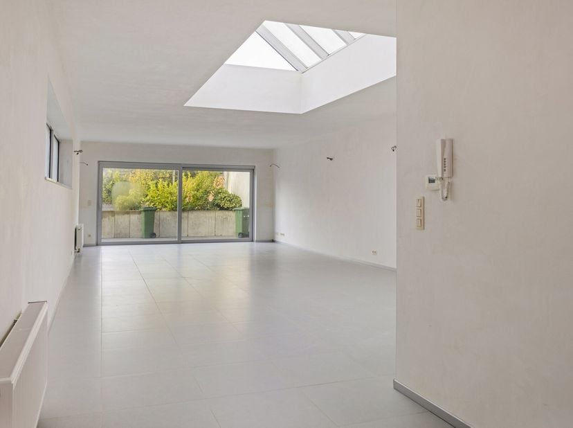 Ruim gelijkvloers appartement in Herzele&lt;br /&gt;
Dit appartement bevindt zich op een centrale locatie in Herzele, met alle voorzieningen zoals winkels,