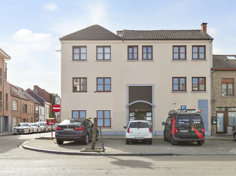 Opzoek naar een goede investering? Dan is dit pand gelegen in het centrum van het bruisende Sint-Truiden zeker iets voor u.&lt;br /&gt;
Het gebouw is opgede