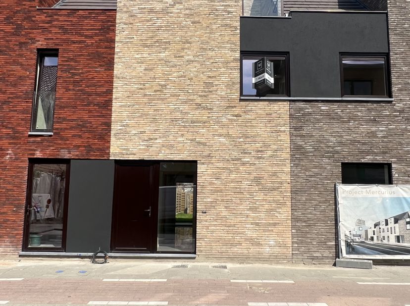 Nieuwbouw woning in centrum Kortrijk&lt;br /&gt;
&lt;br /&gt;
Prachtige nieuwbouw woning te huur in hartje Kortrijk.&lt;br /&gt;
&lt;br /&gt;
Indeling: Inkomhal met apart toi