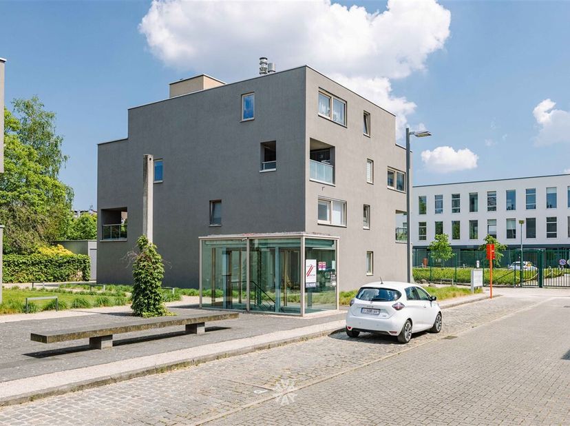 GENT - Op zoek naar een 1-slaapkamerappartement in een recent woonproject aan het Gentse Sint-Pietersstation te koop? &lt;br /&gt;
Dan is dit pand iets voor