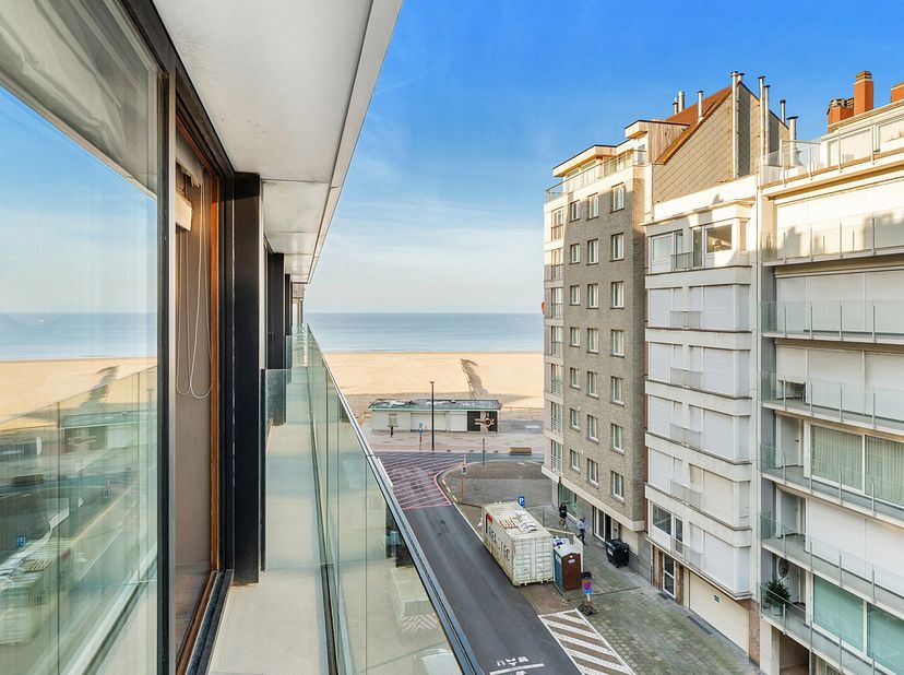 Appartement confortable d&#039;une chambre à coucher avec vue latérale sur la mer dans la Zwaluwenlaan, idéalement situé entre le Casino et la Rubensplein.