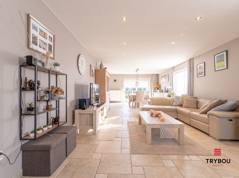 Deze prachtige halfopen en energiezuinige woning is onmiddellijk instapklaar.&lt;br /&gt;
Wie op zoek is naar ruimte, nieuw, lichtrijk en kwalitatieve afwer