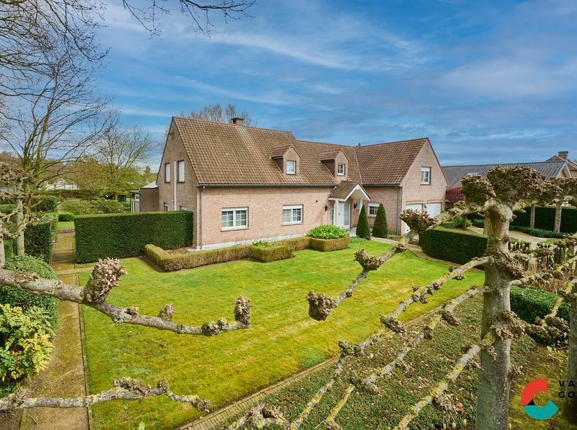 Deze karaktervolle woning op een knap, zonnig perceel is gelegen op &#039;t herent in Neerpelt.&lt;br /&gt;
De woning biedt zeer veel ruimte en mogelijkheden, oo