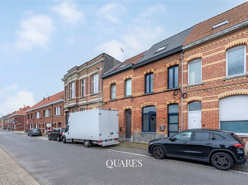 Uitstekend gelegen af te werken woning nabij centrum Sint-Niklaas&lt;br /&gt;
De woning is gelegen op fietsafstand van hartje sint-Niklaas en op wandelafsta