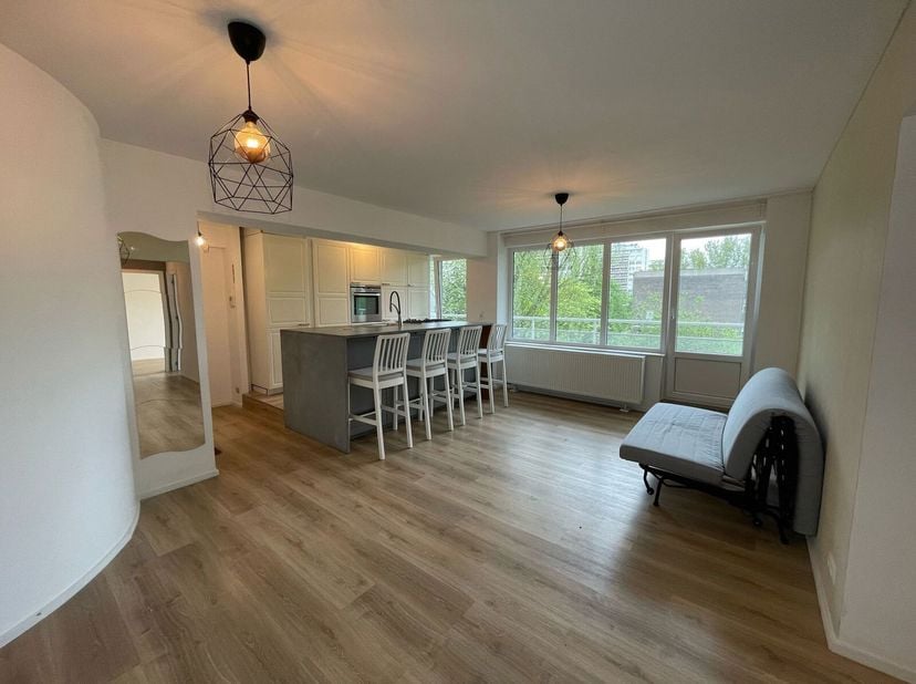 Confort, verdure et terrasse  votre futur chez-vous vous attend !&lt;br /&gt;
Situé au 1er étage dun immeuble avec ascenseur, cet appartement lumineux allie