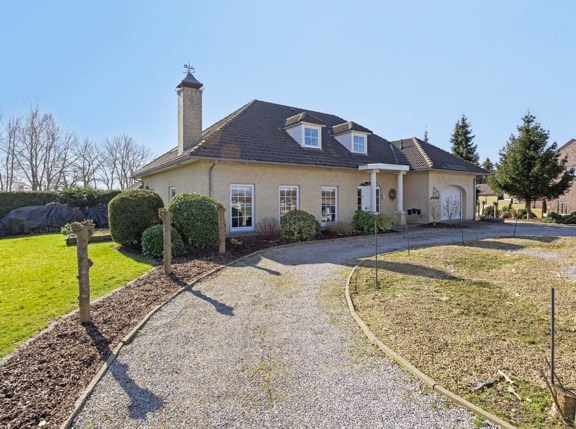 Welkom in de Kaulillerweg 99 te Bocholt!&lt;br /&gt;
&lt;br /&gt;
Deze charmante villa, gebouwd in 1999, is gelegen op een Zuidgeoriënteerd perceel van maar liefs