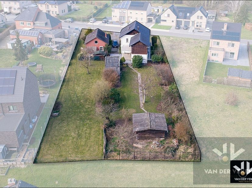 Multifunctioneel eigendom met 2 wooneenheden op een riant perceel van 21 aren 83 centiaren op een goed bereikbare, rustige locatie in Diepenbeek&lt;br /&gt;