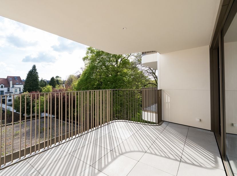 SINT-PIETERS-WOLUWE - Aan de prachtige Tervurenlaan, in de zeer gewilde wijk tussen het Montgomeryplein en de Mellaerts Vijvers, ruim APPARTEMENT van