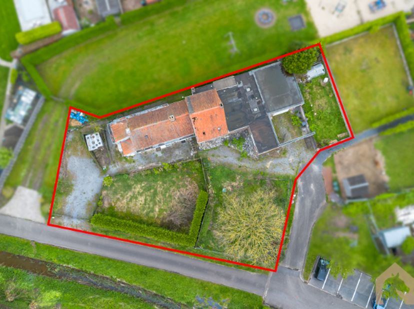 2 te slopen woningen  &lt;br /&gt;
Op zoek naar een idyllisch stuk grond/ renovatieproject  voor de realisatie van uw droomhuis? Zoek niet verder! Deze goed