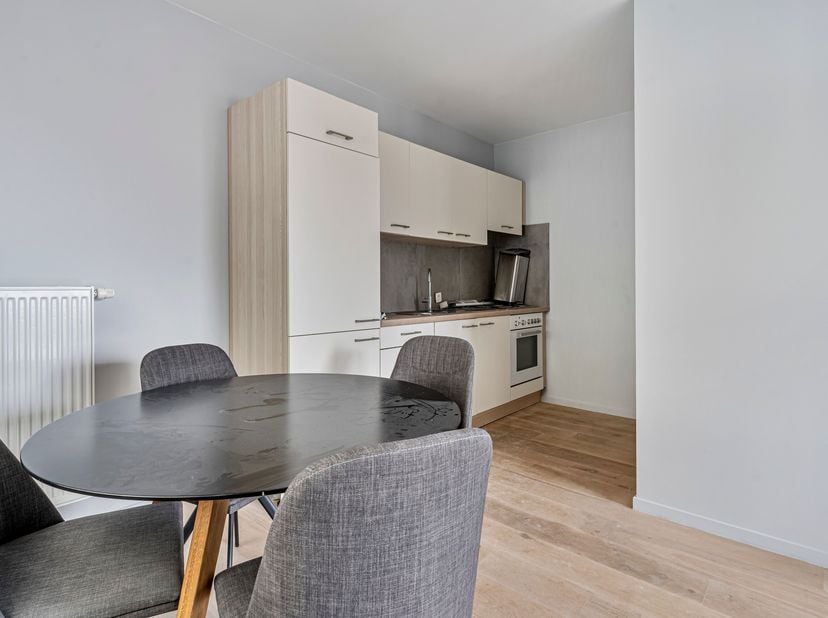 Tof 1-slaapkamer appartement in kleine residentie te koop in Wevelgem!&lt;br /&gt;
Dit appartement op de eerste verdieping beschikt over een open keuken en