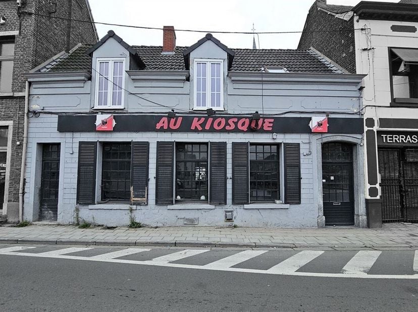 Prix: 180.000 euros,  frais d&#039;agence non inclus et à charge de l&#039;acquéreur.&lt;br /&gt;
Boussu centre, commerce + habitation comprenant: &lt;br /&gt;
Sous-sol: Ca