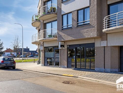                                         Handelsgelijkvloers te koop in Beernem, € 360.000
