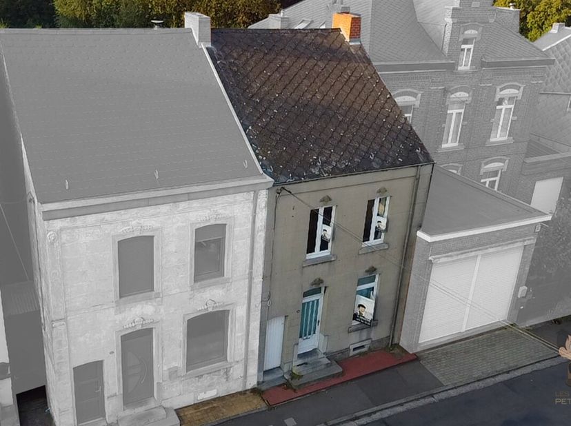 Maison unifamiliale de 182 m² avec grand jardin :&lt;br /&gt;
Electricité conforme &lt;br /&gt;
PEB G&lt;br /&gt;
-2 chambres&lt;br /&gt;
-Grenier aménageable&lt;br /&gt;
-Grand ja