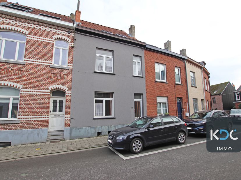 Maison spacieuse à rénover avec jardin dans le centre de Tervuren, 2are03ca.&lt;br /&gt;
Rez-de-chaussée :  hall d&#039;entrée, toilettes séparées, séjour de 30m