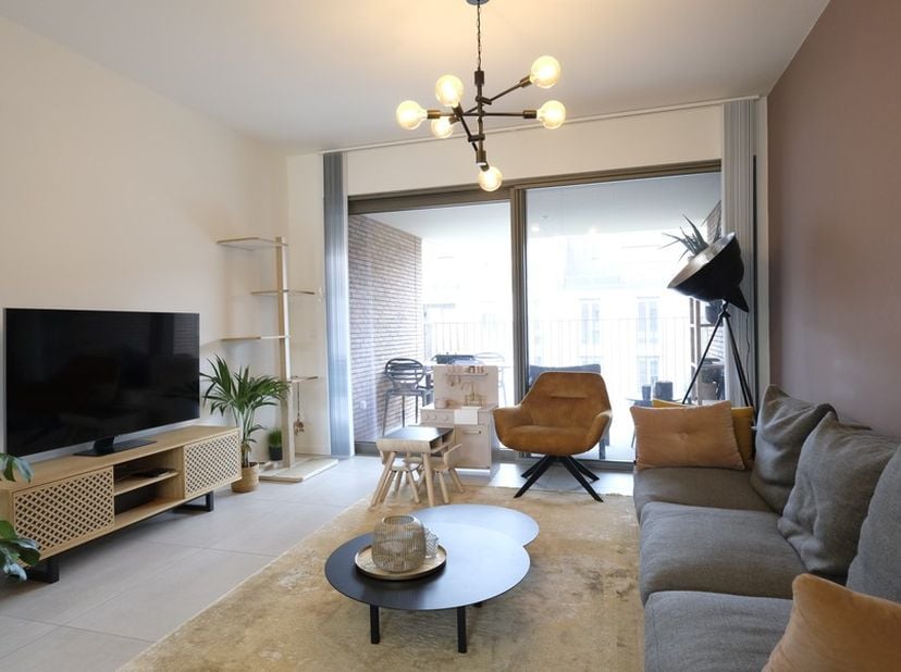 Dit mooie recente appartement is gelegen op Quartier Blue.  Dit is in het centrum van Hasselt.  Vanuit het appartement ben je op wandelafstand van de