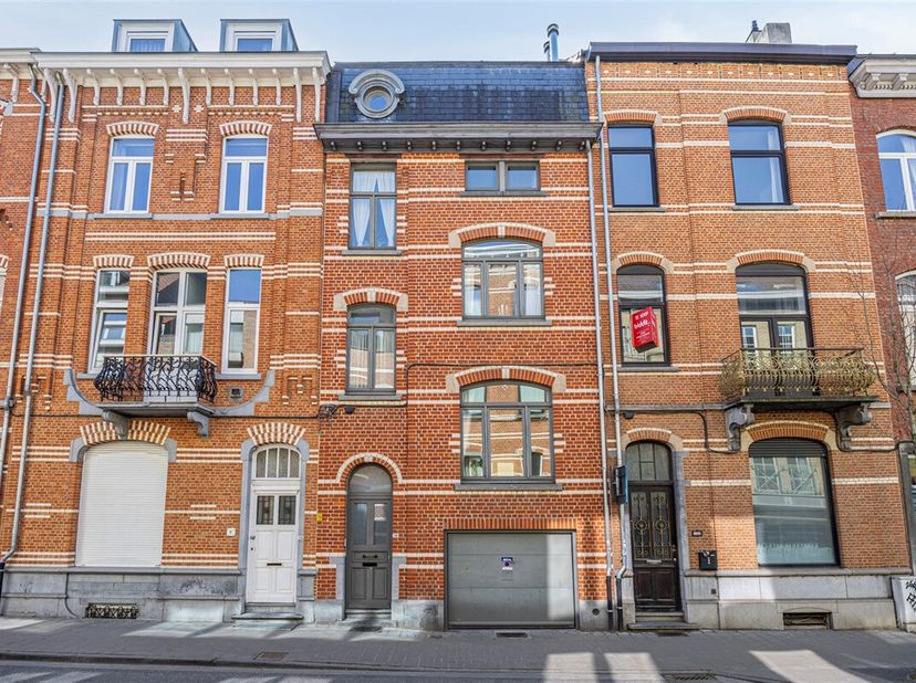 Op enkele minuten wandelen van het historische centrum van Leuven en vlakbij de belangrijkste invalswegen bieden wij met trots dit kleinschalig gereno