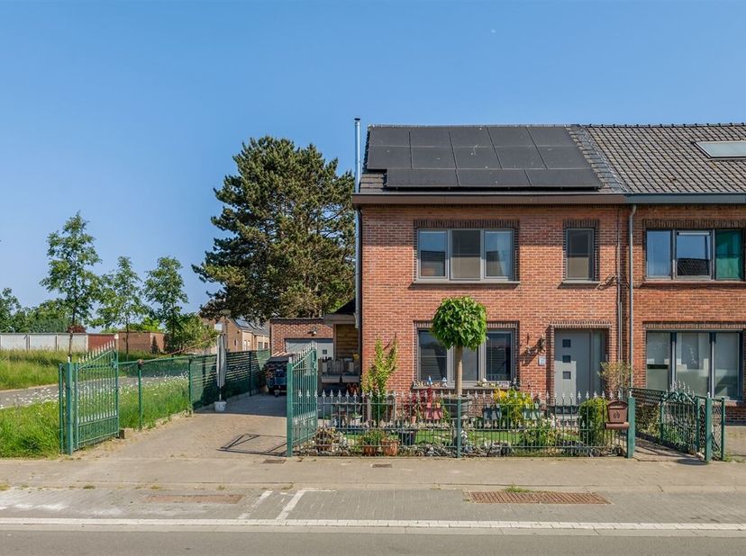 Centraal gelegen HOB met tuin en garage &lt;br /&gt;
Deze halfopen bebouwing is gelegen in het groene hart van Kruibekeh op wandelafstand van het centrum en