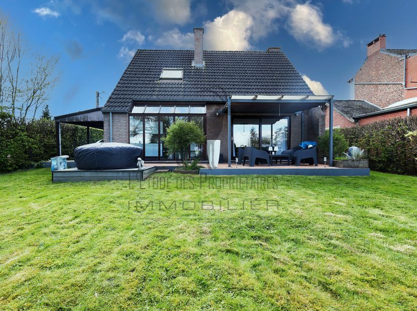 *** SOUS OPTION ***&lt;br /&gt;
Villa d&#039;exception de 3 chambres avec jardin, terrasse et garage à Montigny-le-Tilleul&lt;br /&gt;
Référence agence : V6031-1572&lt;br