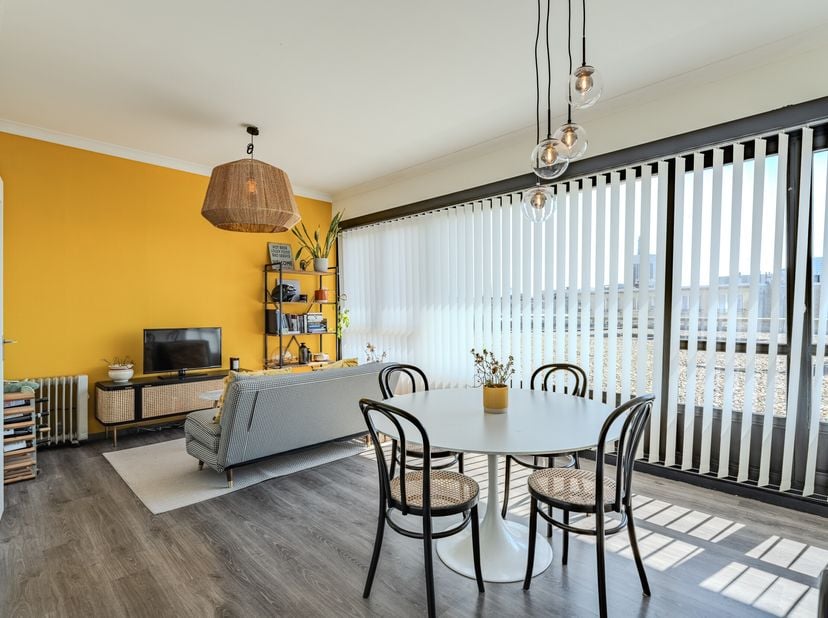 Ce lumineux appartement d&#039;une chambre à vendre est situé au cur du centre-ville animé d&#039;Ostende. L&#039;appartement est situé au sixième étage de l&#039;Europe