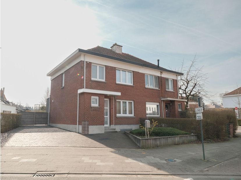 À Vendre : Maison 3 Façades Entièrement Rénovée à Kraainem Vous cherchez une maison prête à emménager dans un emplacement idéal ? Cette maison 3 façad