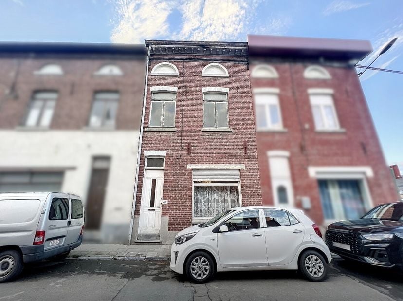 Située à Dottignies, un secteur prisé de la région, cette maison offre un potentiel incroyable pour un projet de rénovation totale. Idéale pour les am