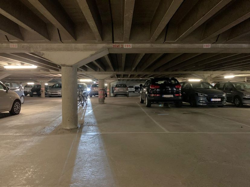 Garage à vendre
                    à 2100 Deurne