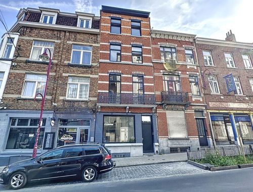                                         Bureaux à louer à Forest, € 925
