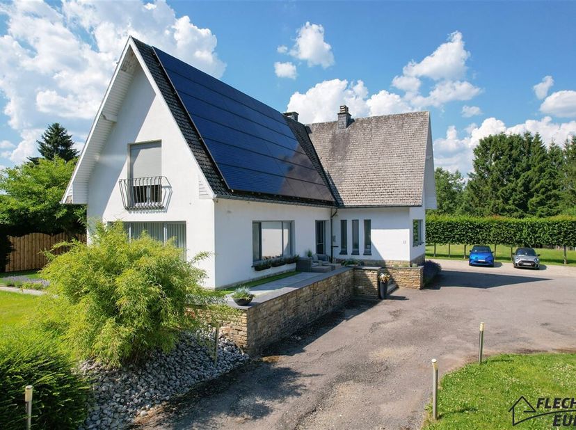 WAIMES, magnifique villa d&#039;exception à seulement deux pas des fagnes. Ce bien allie confort, modernité et calme. Ce dernier est composé de la manière