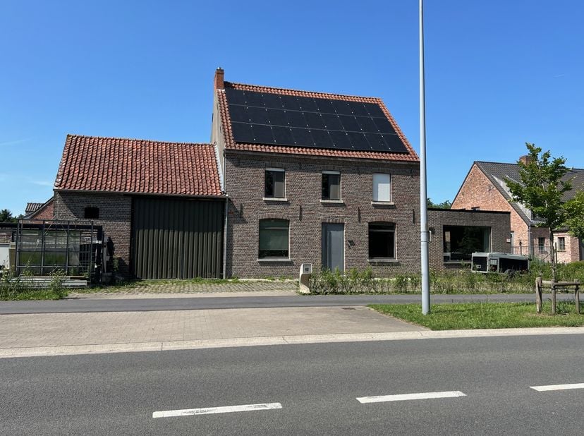 Woning met veel potentieel te koop in Hertsberge.&lt;br /&gt;
&lt;br /&gt;
Ontdek deze charmante woning op een perceel van 620 m².&lt;br /&gt;
De woning biedt een aange