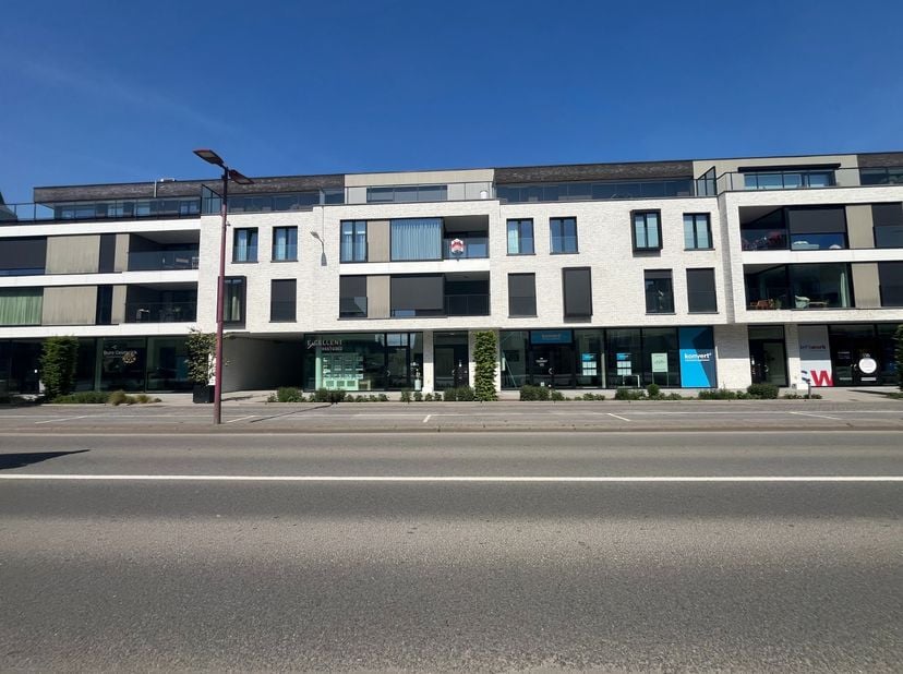 Thuis komen is het gevoel dat u krijgt bij Residentie Leiebrug.&lt;br /&gt;
&lt;br /&gt;
Dit appartement gelegen op de 2de verdieping omvat: woonkamer met toegang