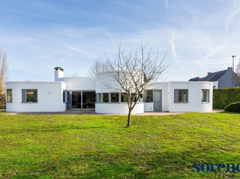 Kontich  Architecturale laagbouwvilla op een prachtig perceel van ca. 2.345m²&lt;br /&gt;
Deze unieke laagbouwvilla, ontworpen door de gerenommeerde archite