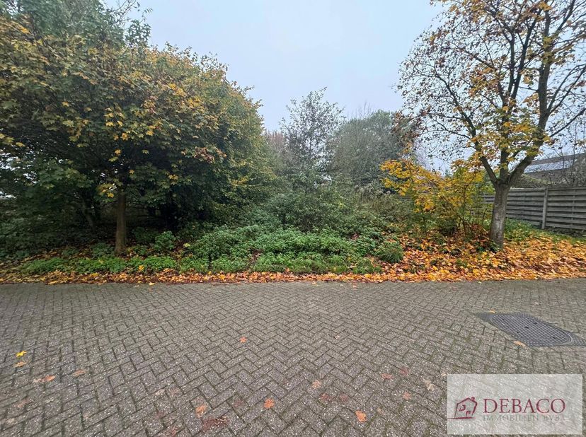 Rustig gelegen bouwgrond voor OB&lt;br /&gt;
Totale oppervlakte 881m²&lt;br /&gt;
Stedenbouwkundige voorschriften te verkrijgen via kantoor.&lt;br /&gt;
Bouwgrond is ge