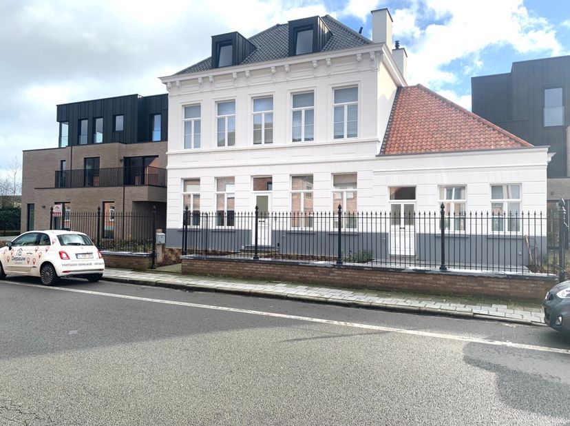 Garage à vendre
                    à 8020 Ruddervoorde