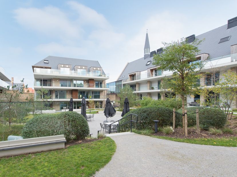 Cet appartement de vie assistée (60 m²) avec une chambre et une terrasse est situé à Nieuport, Hoogstraat 6. L&#039;appartement est situé dans l&#039;ancien mon