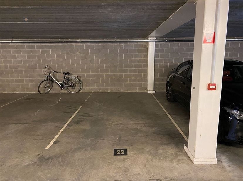 Ondergrondse autostaanplaats te koop in residentie &#039;De Schalk&#039; gelegen te Willebroek. &lt;br /&gt;
Via de oprit van de residentie rijdt U langs de automatis