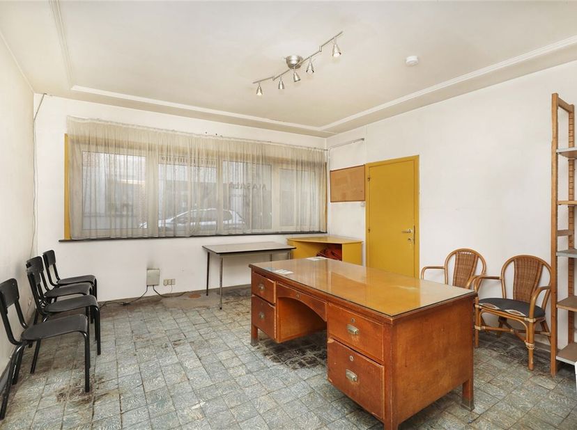 Bien professionnel à vendre
                    à 3800 Sint-Truiden