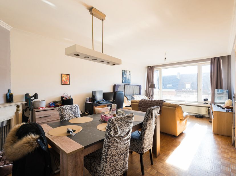 ETTERBEEK, à proximité immédiate des Institutions Européennes et à deux pas du Parc du Cinquantenaire, bel APPARTEMENT (2ch/1sdb) d&#039;env. 81 m² situé a