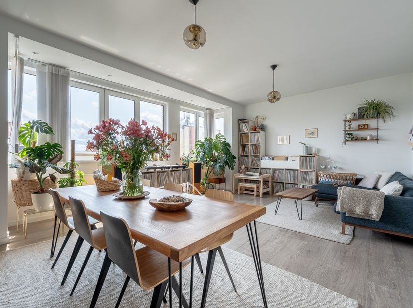 Duplex récemment rénové (2019 + 2025) situé au troisième étage, à deux pas du parc Élisabeth avec vue sur la basilique de Koekelberg.&lt;br /&gt;
&lt;br /&gt;
L’a