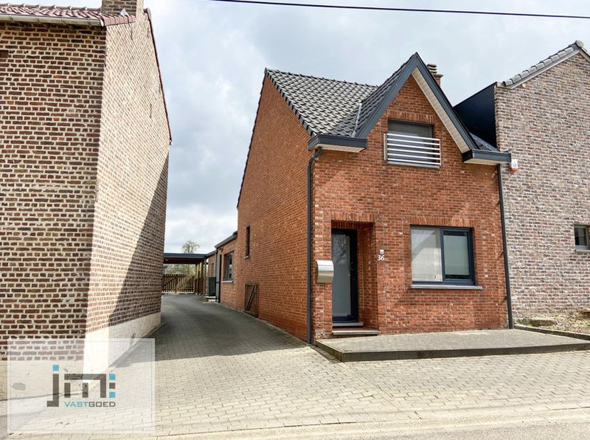 Deze halfopen woning is gelegen op een perceel van 8a 34ca te Kerniel, een deelgemeente van Borgloon.&lt;br /&gt;
&lt;br /&gt;
De indeling van de woning is als vo
